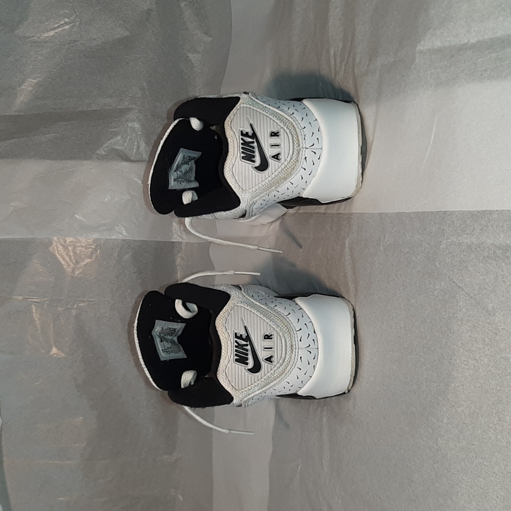 Nike Air Max 90 Retro Sneakers, 7Y = Women 8.5 = Men 7 - Picture 9 of 11